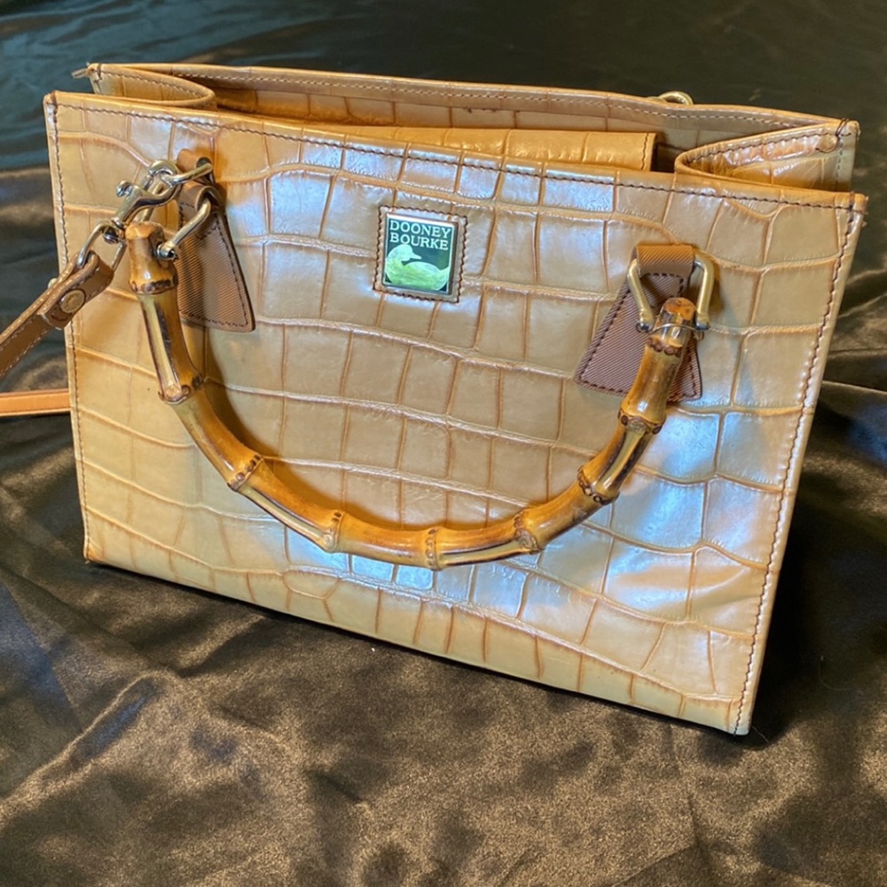Vintage Dooney & Bourke exotic sumptuous bayou alligator embossed bamboo handle